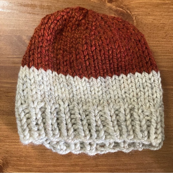 Hand knit tuque - Picture 1 of 1